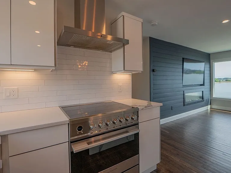 82 Webb St #2L — Photo 5