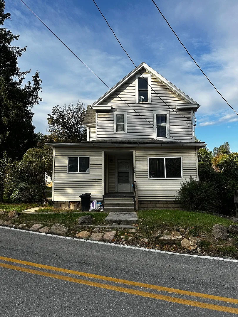 829 Stewart Street — Photo 1