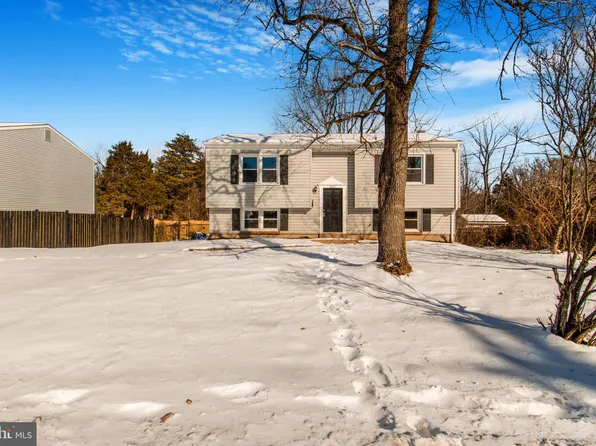 9702 Lomond Dr, Manassas, VA 20109