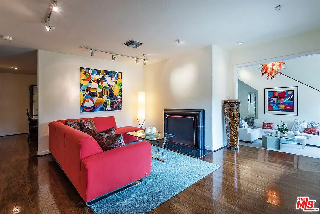 4 bed, 3.0 bath, 2792 sqft, $7,200 — Photo 2