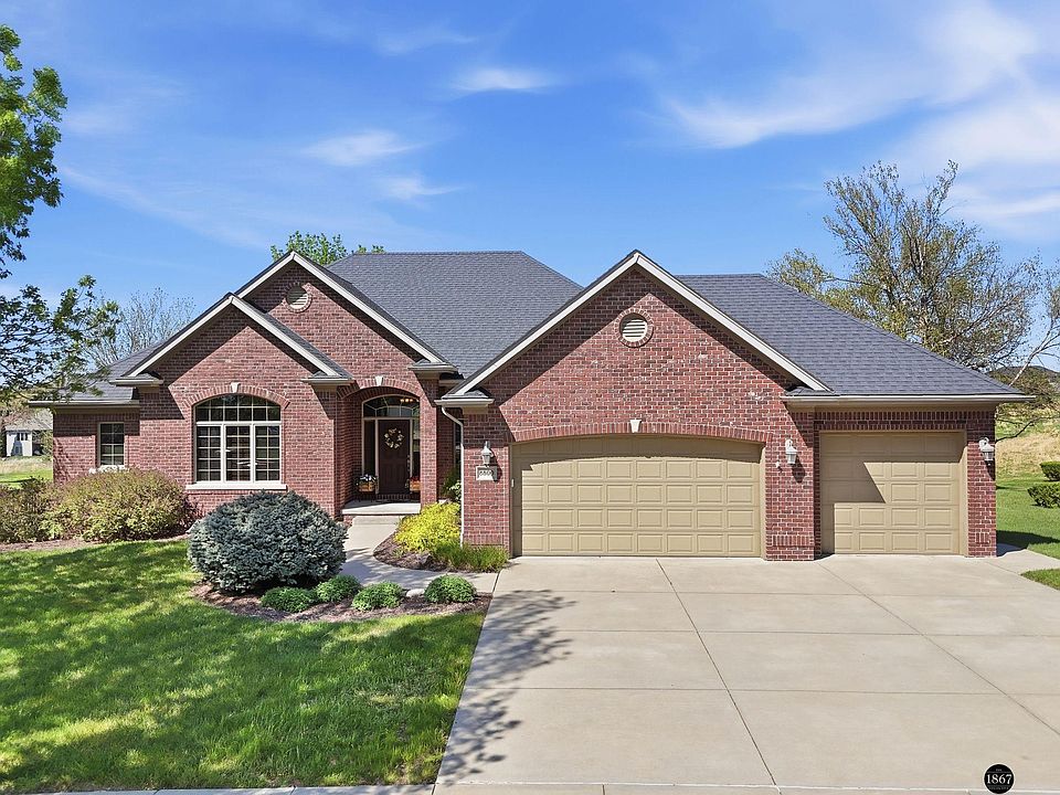 1st image of 8800 Oakmont Dr