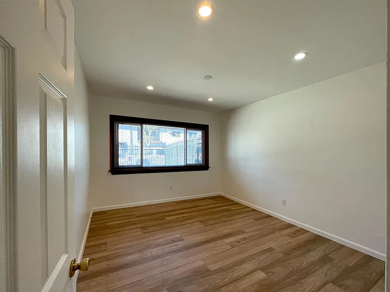 6946 Gentry Ave — Photo 8