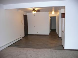 608 W 65th St APT 6, Westmont, IL 60559