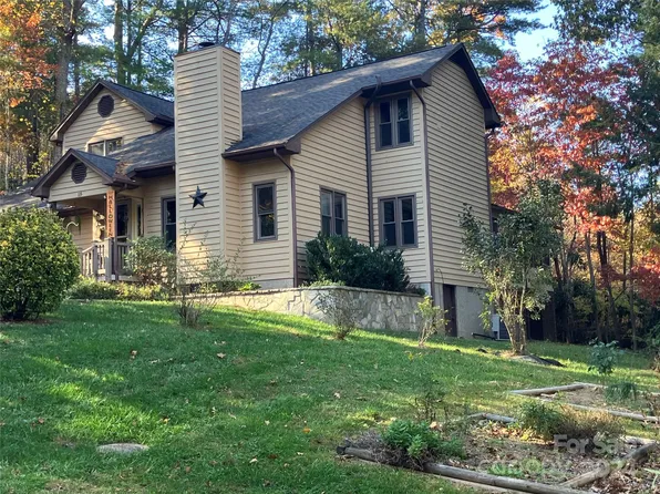 15 Fairview Hills Dr, Fairview, NC 28730