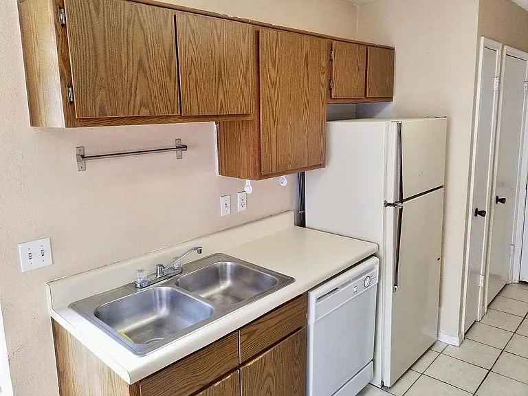 2750 Holly Hall St #512 — Photo 6