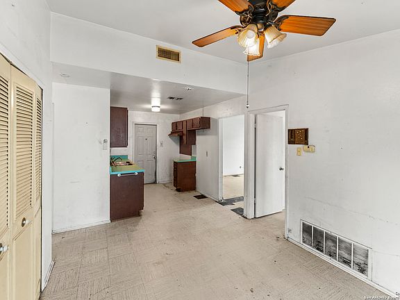 5th image of 5026 Village Lawn