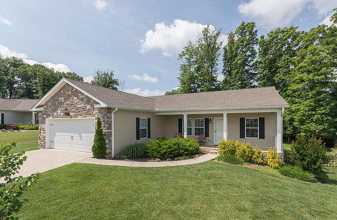 1st image of 898 Alexis Ln