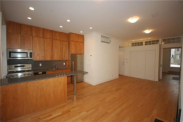 2nd image of 44 Carmine St APT 2