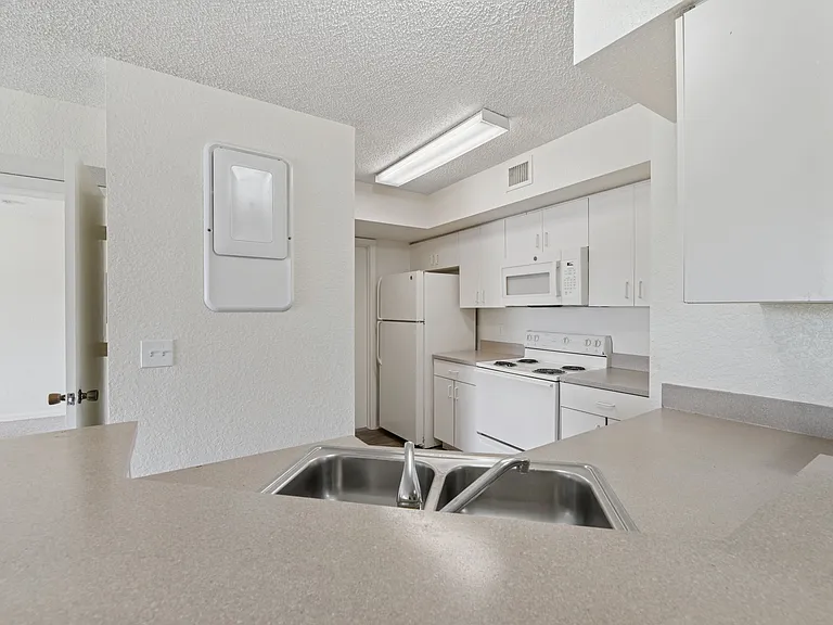 Waverly Apartments — Photo 16