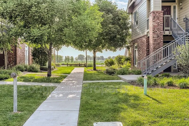 2 bed, 2.0 bath, 1054 sqft, $1,800 — Photo 2
