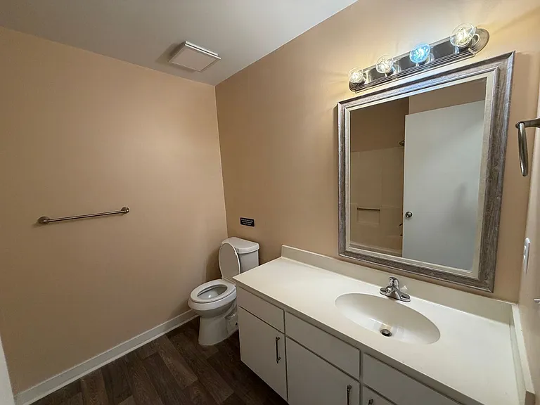 237 Georgia St — Photo 17