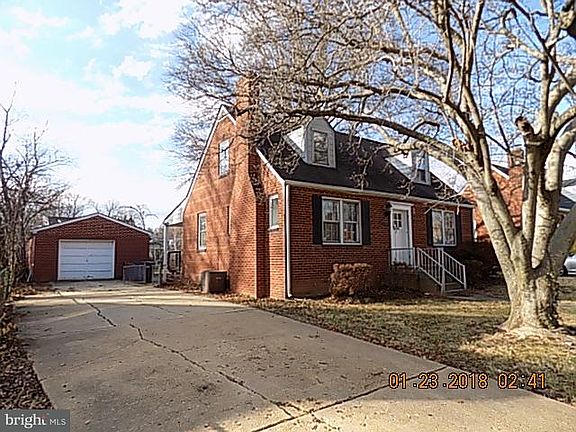 2nd image of 2860 Stuart Dr