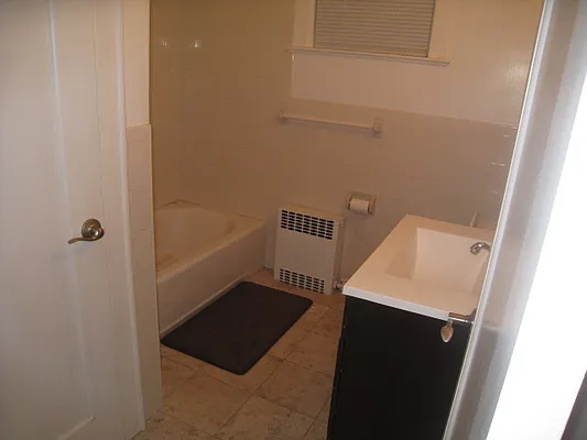 Rented by Alexiou Realty | media 10