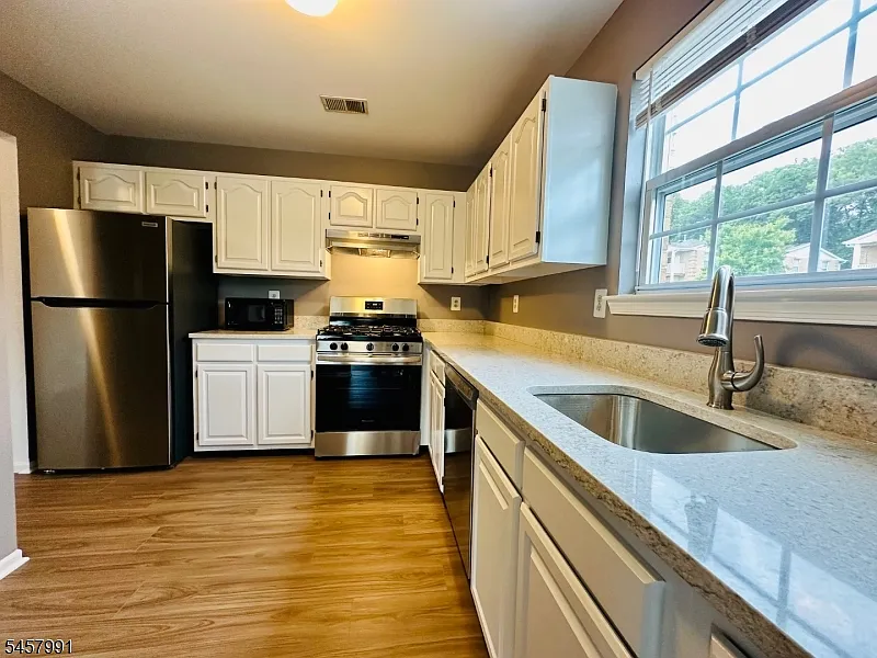 2 bed, 2.0 bath, $3,200 — Photo 2