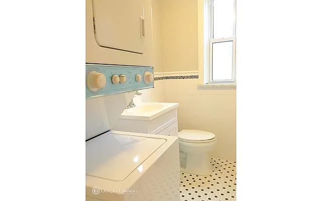 Rented by Douglas Elliman | media 22