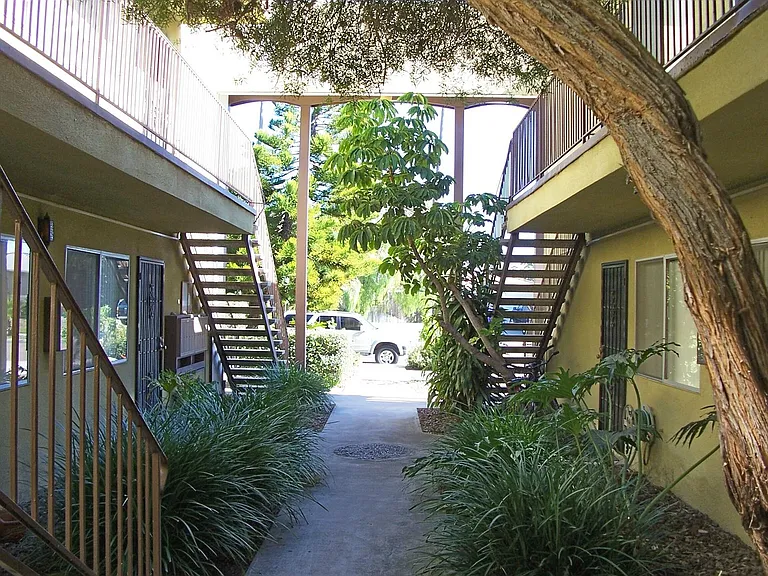 4062 Shasta St — Photo 11