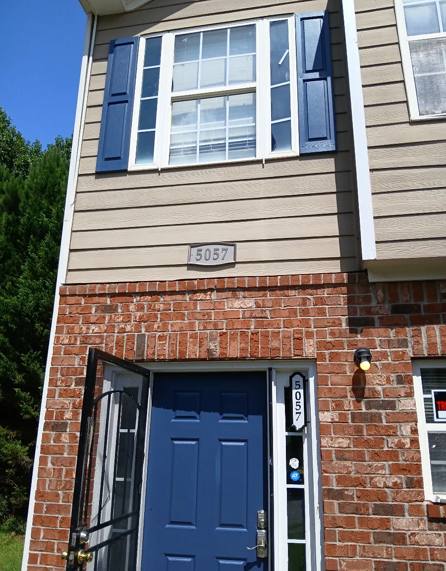 3 bed, 2.5 bath, 1303 sqft, $2,000 — Photo 1
