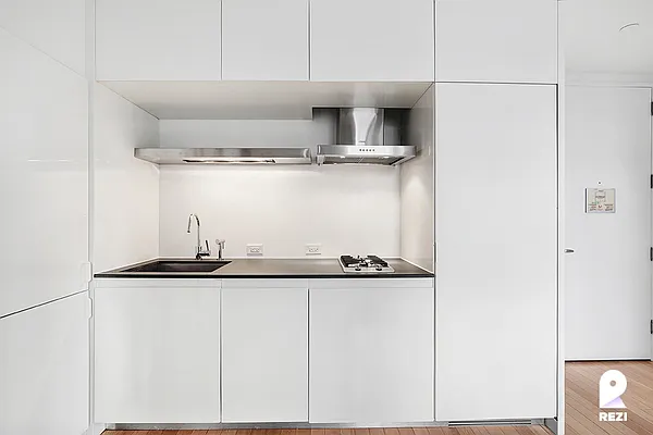 Rented by REZI | media 13