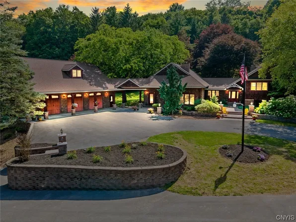 2556 Lyons Rd, Camillus, NY 13031