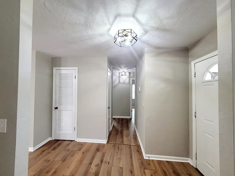 3116 W University Ave — Photo 12