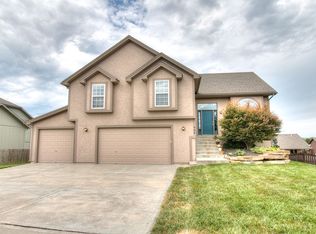 908 Crestridge Dr, Kearney, MO 64060