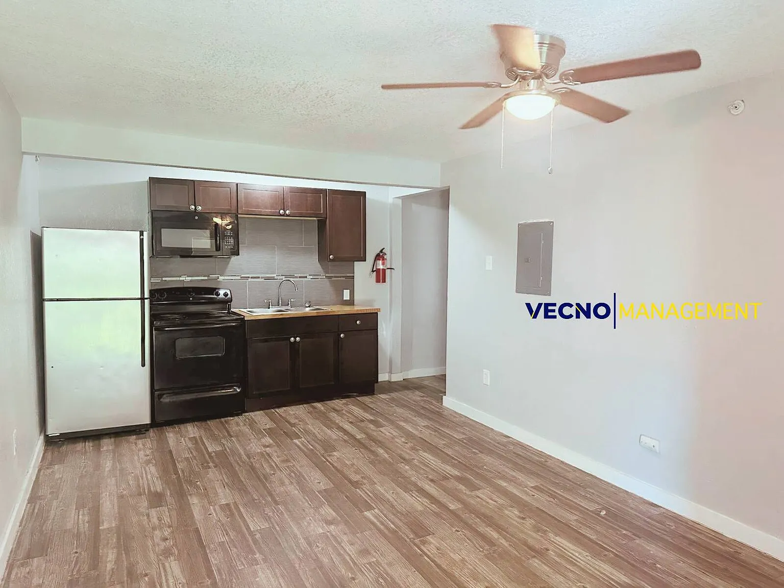 1 bed, 1.0 bath, $875 — Photo 2