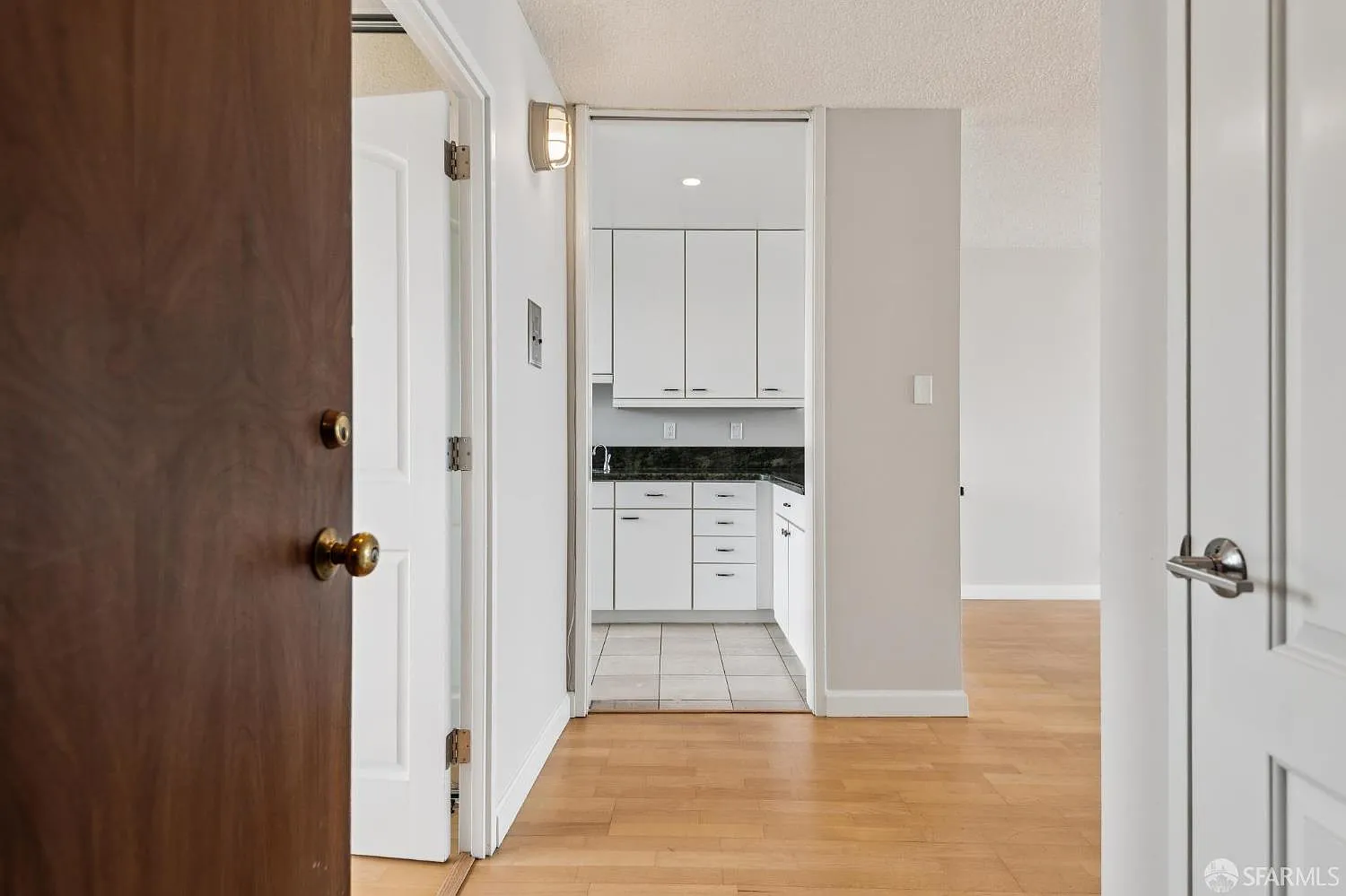 2 bed, 1.0 bath, 1000 sqft, $8,690 — Photo 2