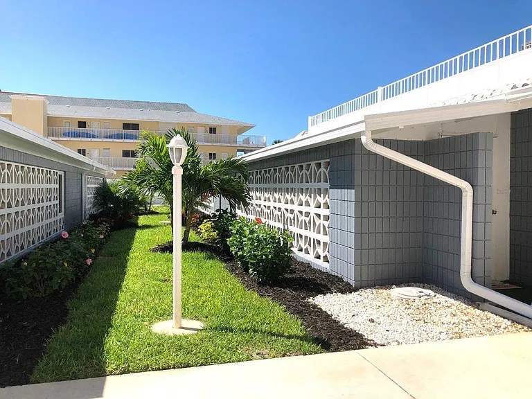 1205 Tarpon Center Dr #D1 — Photo 2