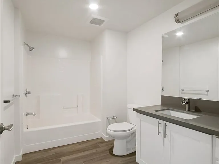 928 S Berendo St #301 — Photo 14