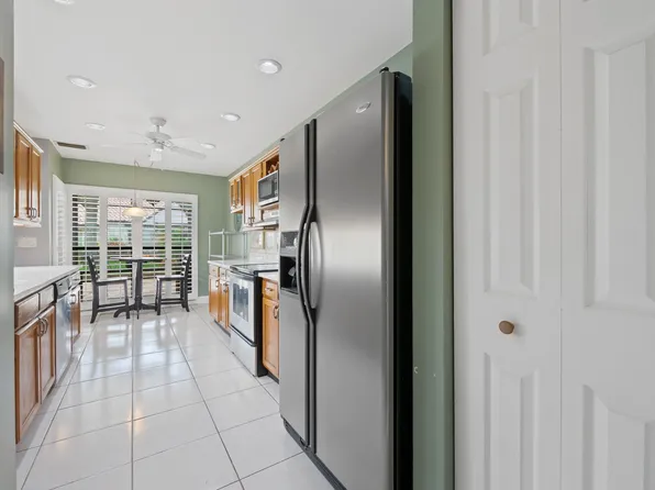 3018 Lakeshore Drive, Deerfield Beach, FL 33442