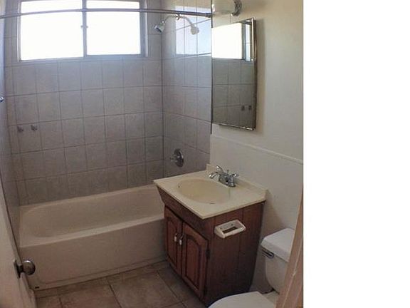 2nd image of 1720 Ventura Blvd #1