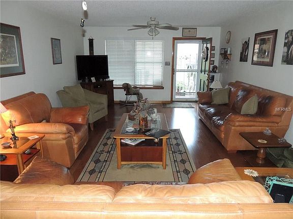 4th image of 2590 Flamboyan St