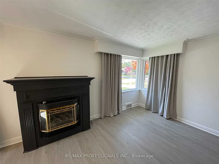 69 Paulart Dr #MAIN — Photo 6