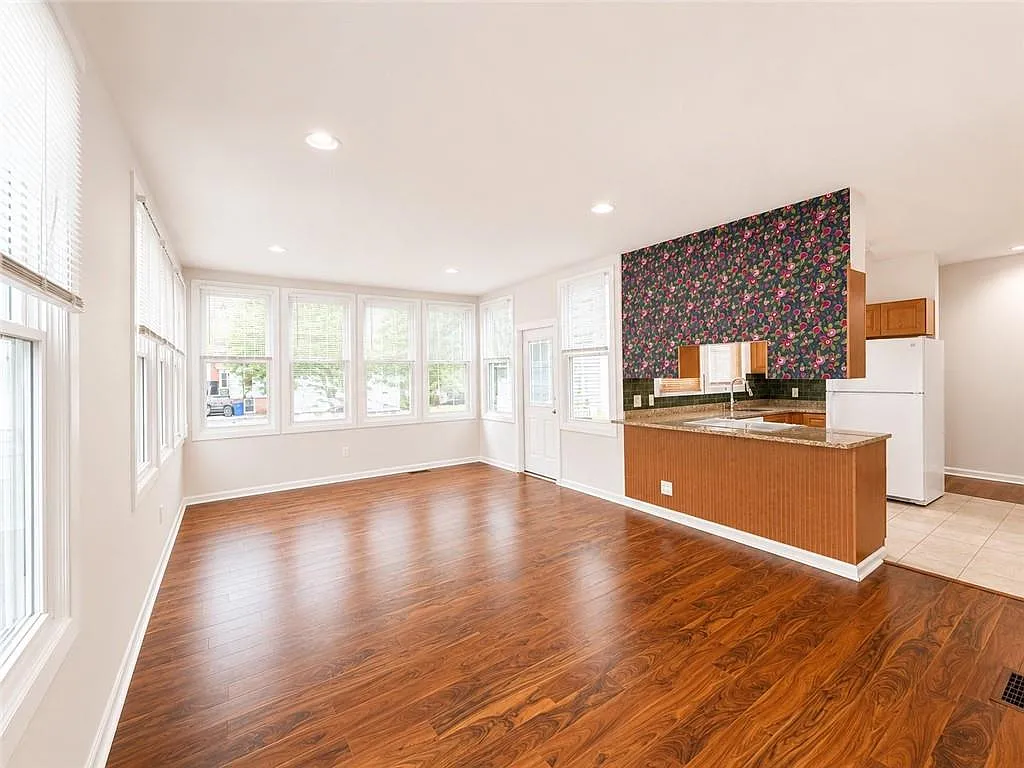 Slocum Street Condos — Photo 2