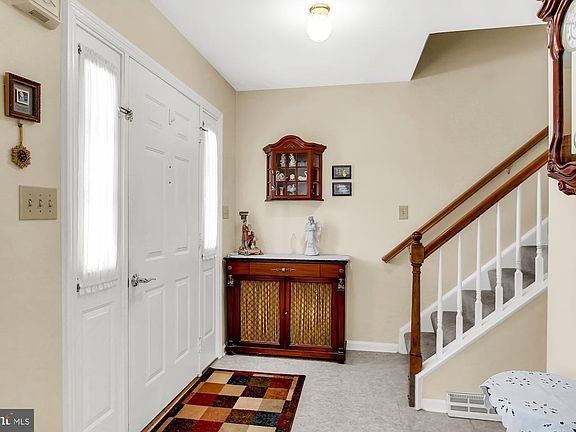 2nd image of 406 Grandview Dr