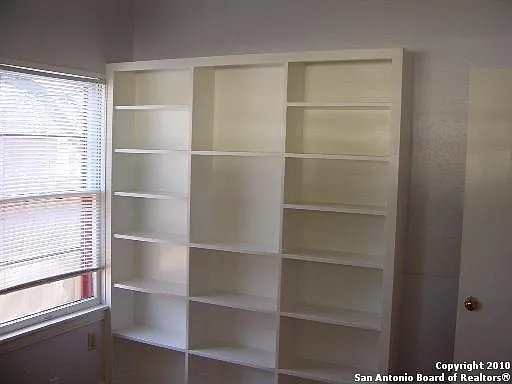 454 Sharon Dr — Photo 10