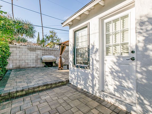 3rd image of 5629 Satsuma Ave #1/2