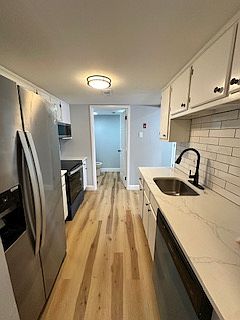 4th image of 429 Summer Park Cres #1