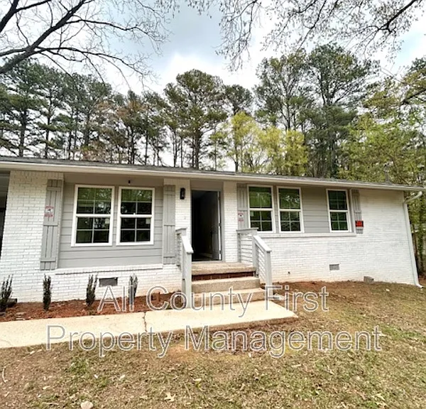 2386 Cresta Dr — Photo 1