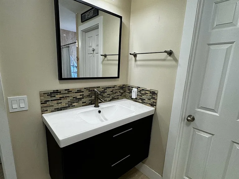 5520 Coach House Cir #G — Photo 27