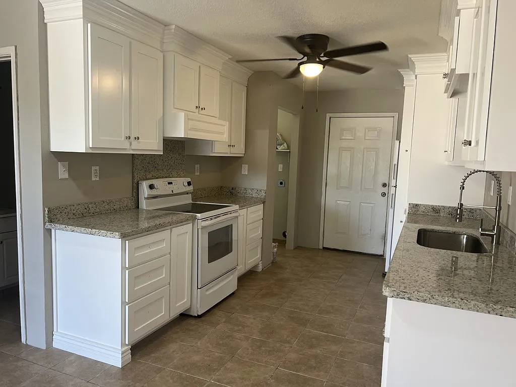 Building Photo - 3272 Tesoro Loop