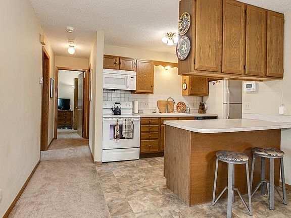 2nd image of 2463 Grenadier Ave N