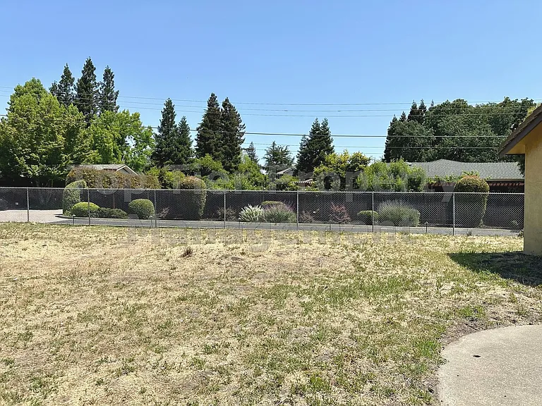 2265 Walnut Blvd — Photo 17