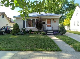 423 E Baker Ave, Clawson, MI 48017