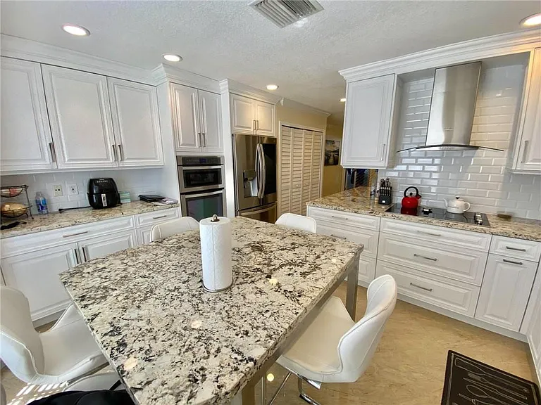 4230 N Ocean Dr — Photo 7