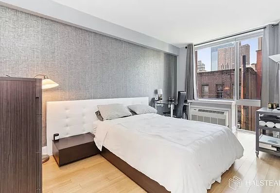4th image of 505 W 47th St #6AN