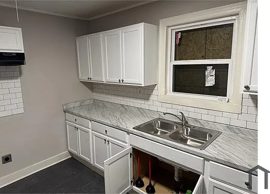 2379 Saratoga Ave — Photo 14