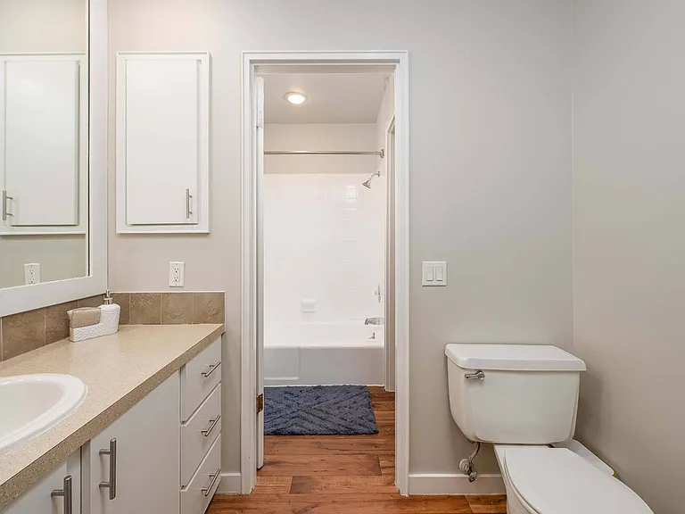 The Regent at Bellevue Way Apartments — Photo 12