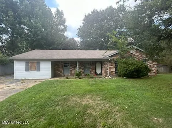 5662 Caroline Dr, Horn Lake, MS 38637