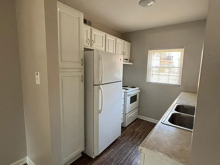 Georgetowne Apartments — Photo 6